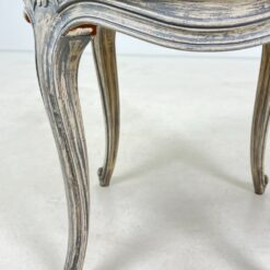 Apvalus provanso stiliaus sendintas medinis staliukas 58x58x50 cm