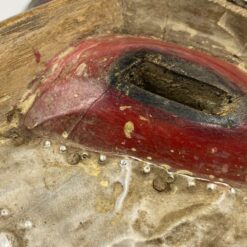 Pakabinama medinė afrikietiška kaukė su metalo apkaustais 11x20x42 cm