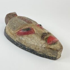 Pakabinama medinė afrikietiška kaukė su metalo apkaustais 11x20x42 cm