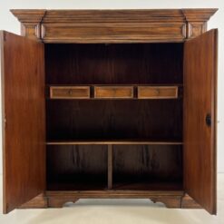 Dviejų durų sendinta riešutmedžio spinta 55x177x172 cm