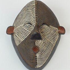 Pakabinama medinė afrikietiška Kongo Respublikos Kifwebe kaukė 12x24x29 cm