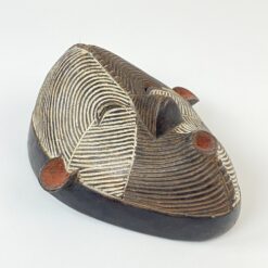 Pakabinama medinė afrikietiška Kongo Respublikos Kifwebe kaukė 12x24x29 cm