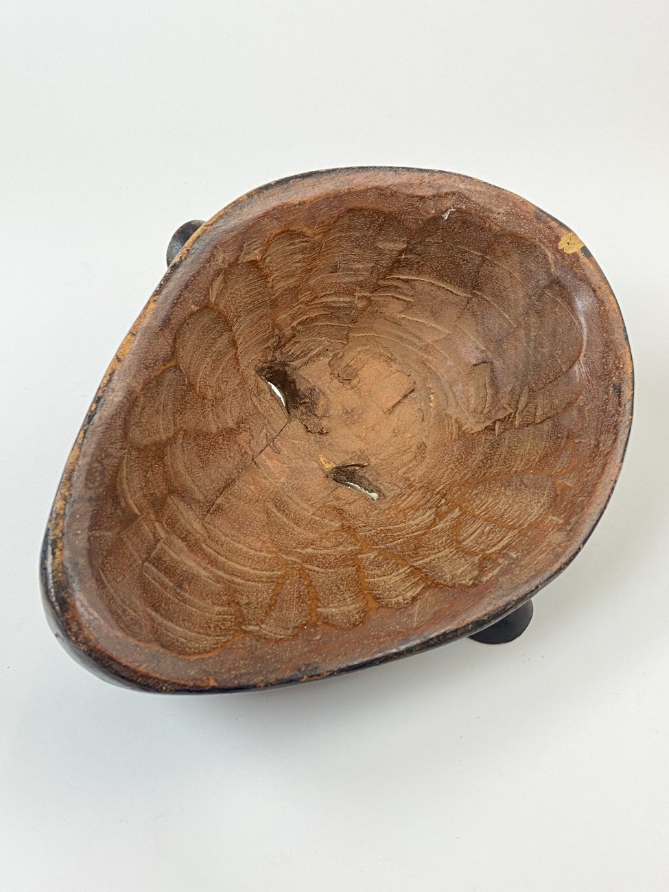 DP0015-kitokios-skulpturos-8 Pakabinama medinė afrikietiška Kongo Respublikos Kifwebe kaukė 12x24x29 cm