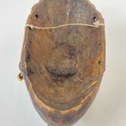 Pakabinama medinė afrikietiška kaukė, inkrustuota kriauklėmis 14,5x19x36 cm