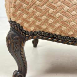 Ąžuolinis drožinėtas pufas – pakojis su gobelenu 46x46x30 cm