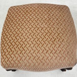 Ąžuolinis drožinėtas pufas – pakojis su gobelenu 46x46x30 cm