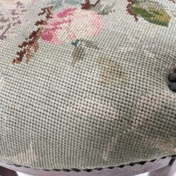 Raudonmedžio kėdė su ratukais ant priekinių kojų 54x50x91,5 cm, 46 cm