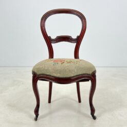 Raudonmedžio kėdė su ratukais ant priekinių kojų 54x50x91,5 cm, 46 cm