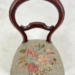 Raudonmedžio kėdė su ratukais ant priekinių kojų 54x50x91,5 cm, 46 cm