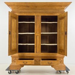 Ąžuolinė dviejų durų ir dviejų stalčių spinta 78x189x193 cm