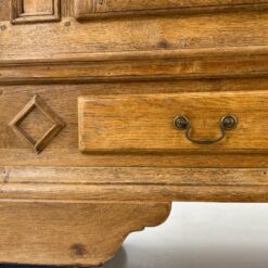 Ąžuolinė dviejų durų ir dviejų stalčių spinta 78x189x193 cm