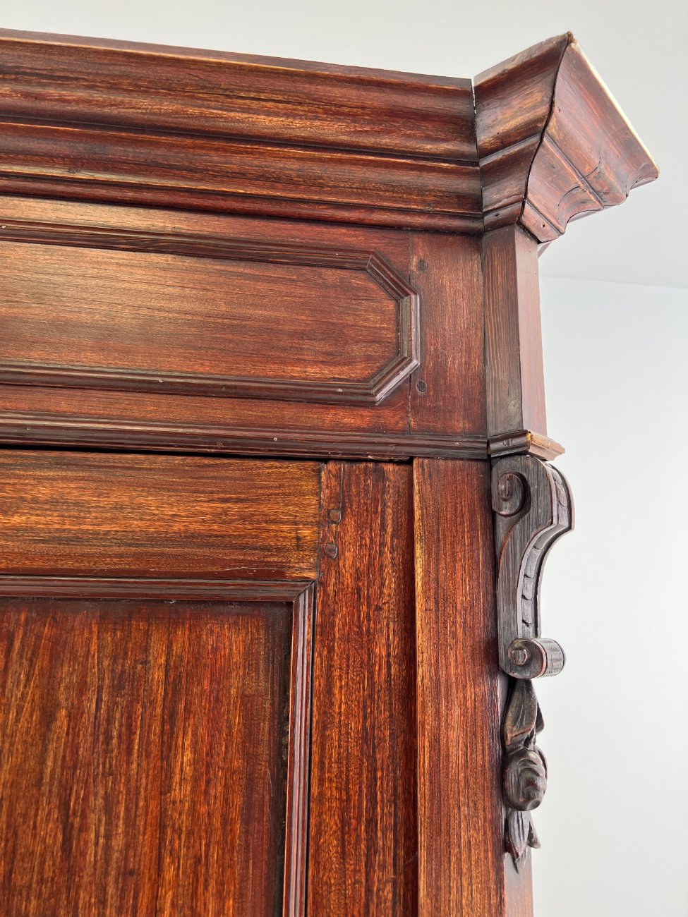 DP0065-spintos-8 Medinė dviejų durų ir dviejų stalčių spinta 70x180x225 cm