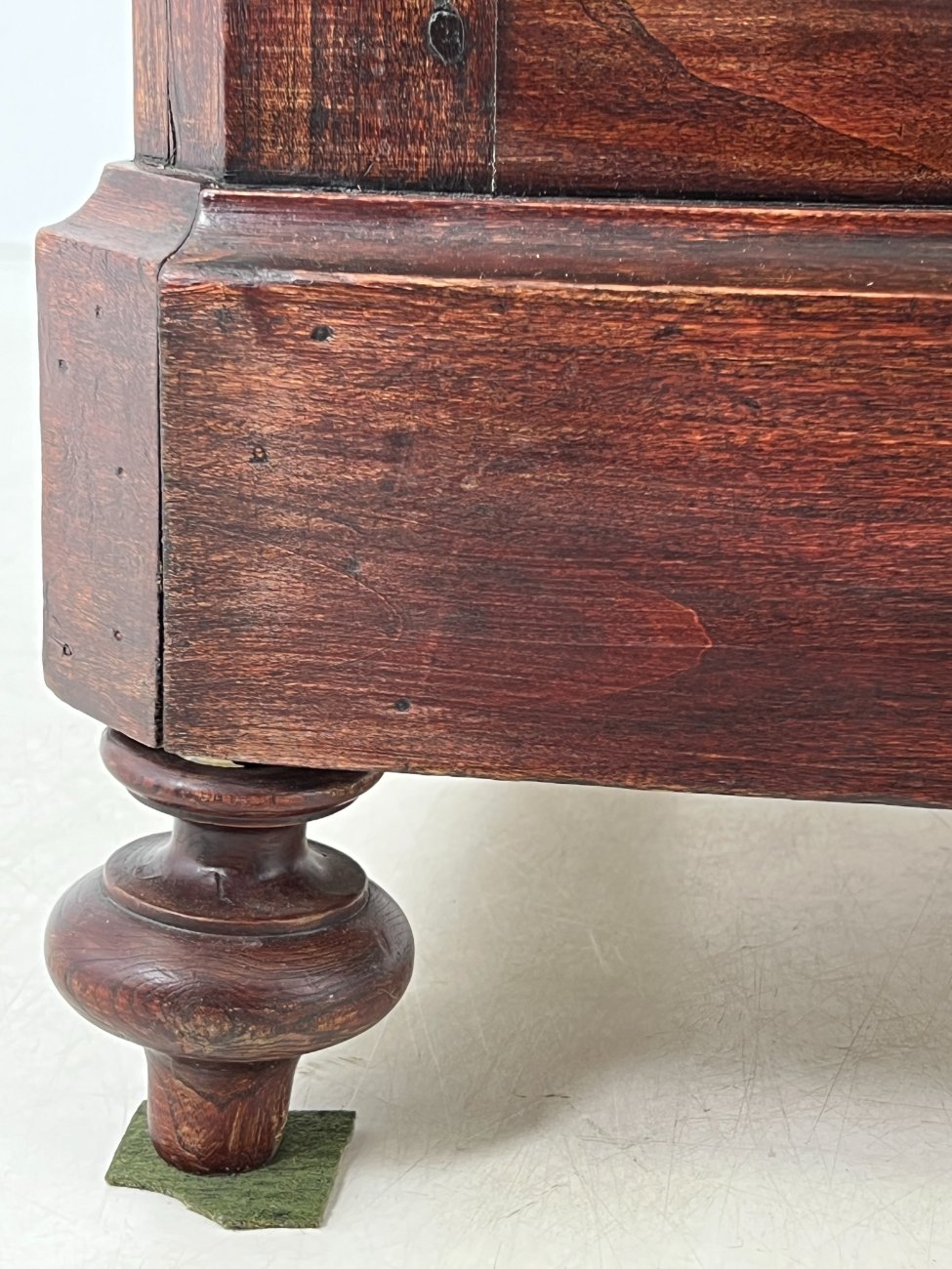 DP0065-spintos-9 Medinė dviejų durų ir dviejų stalčių spinta 70x180x225 cm