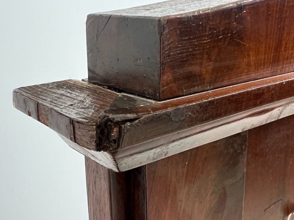 E0975-veidrodziai-15 Veidrodis senoviniame raudonmedžio rėme 9x70x143 cm