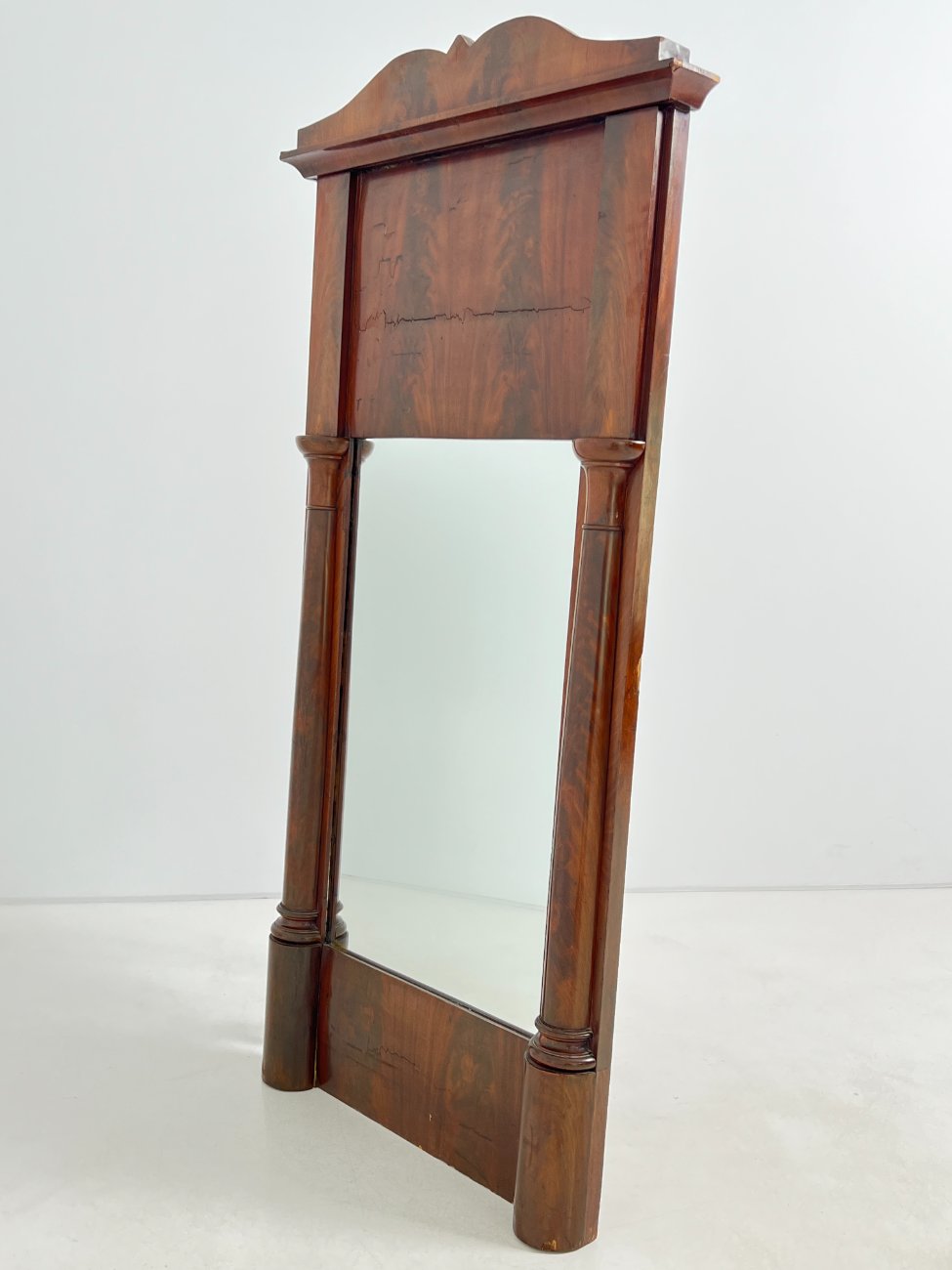 E0975-veidrodziai-3 Veidrodis senoviniame raudonmedžio rėme 9x70x143 cm