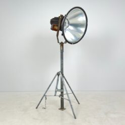 Pastatomas šviestuvas - prožektorius su trikoju stovu 84x100x194 cm