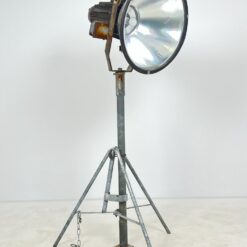 Pastatomas šviestuvas – prožektorius su trikoju stovu 84x100x194 cm