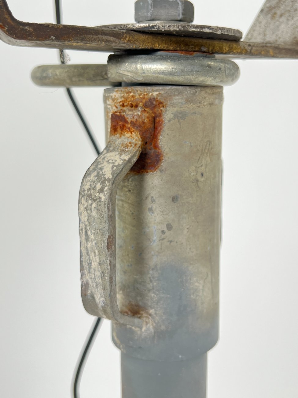 GG0012-pastatomi-sviestuvai-13 Pastatomas šviestuvas – prožektorius su trikoju stovu 84x100x194 cm