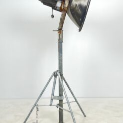 Pastatomas šviestuvas – prožektorius su trikoju stovu 84x100x194 cm