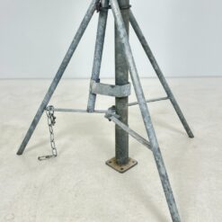 Pastatomas šviestuvas – prožektorius su trikoju stovu 84x100x194 cm