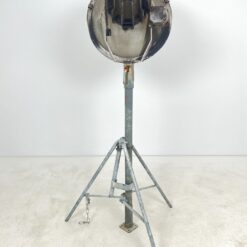 Pastatomas šviestuvas – prožektorius su trikoju stovu 84x100x194 cm