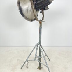 Pastatomas šviestuvas – prožektorius su trikoju stovu 84x100x194 cm