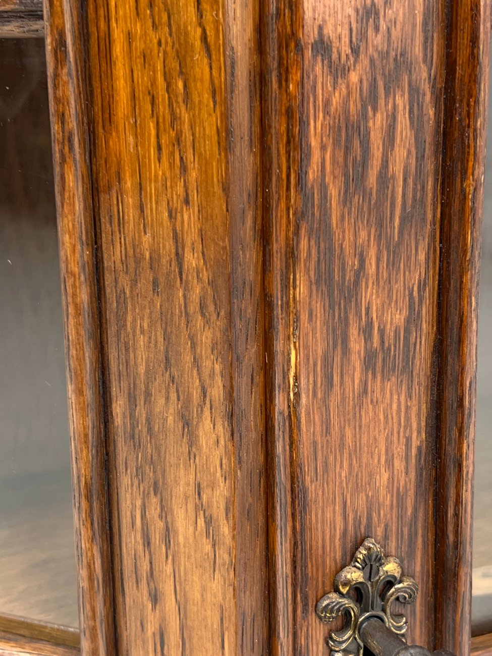 HB0030-spinteles-10 Ąžuolinė pakabinama spintelė su stiklu 19,5×78,5×65,5 cm