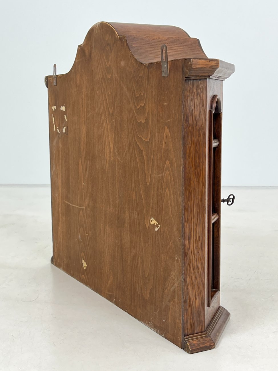 HB0030-spinteles-9 Ąžuolinė pakabinama spintelė su stiklu 19,5×78,5×65,5 cm