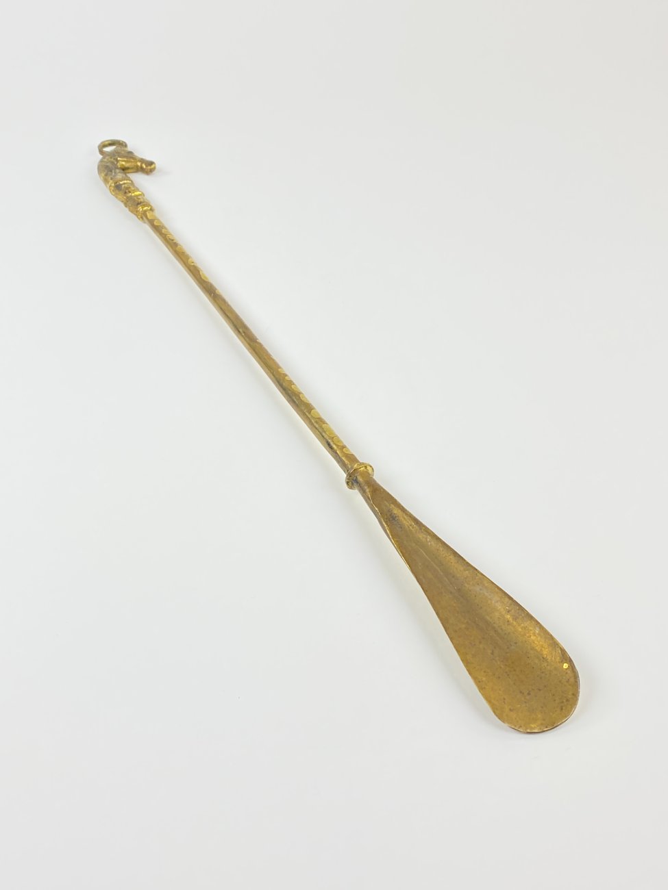 HB0032-irankiai-prietaisai-5 Žalvarinis batų šaukštas “Žirgas” 1,5x4x57 cm