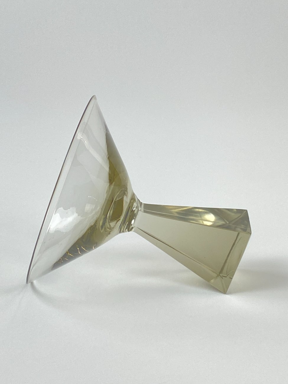 HB0036-stikliniai-indai-6 Trelleborgs Glasbruk tamsinto stiklo taurelė 50 ml 8,5×8,5×8,5 cm