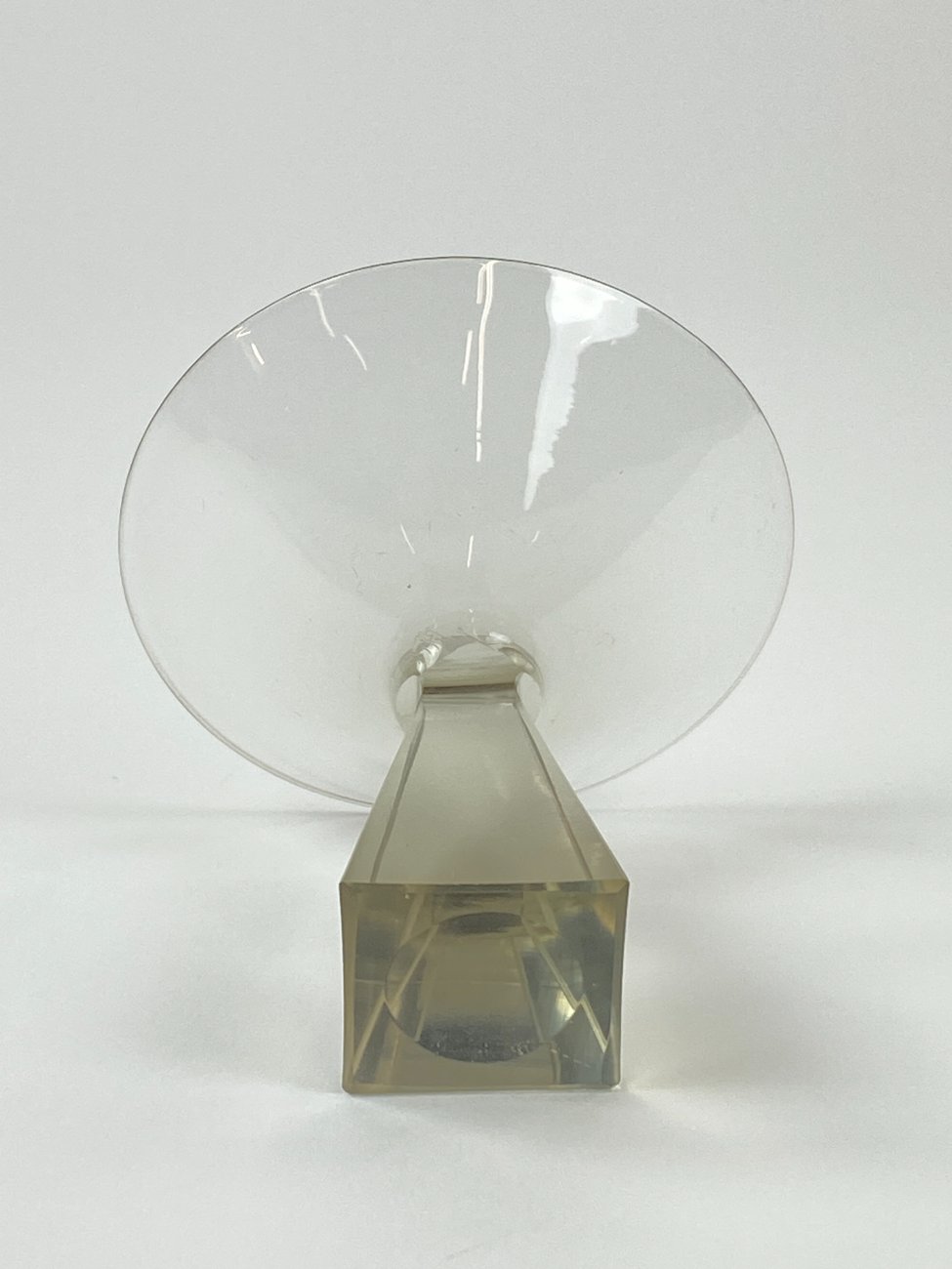 HB0036-stikliniai-indai-8 Trelleborgs Glasbruk tamsinto stiklo taurelė 50 ml 8,5×8,5×8,5 cm