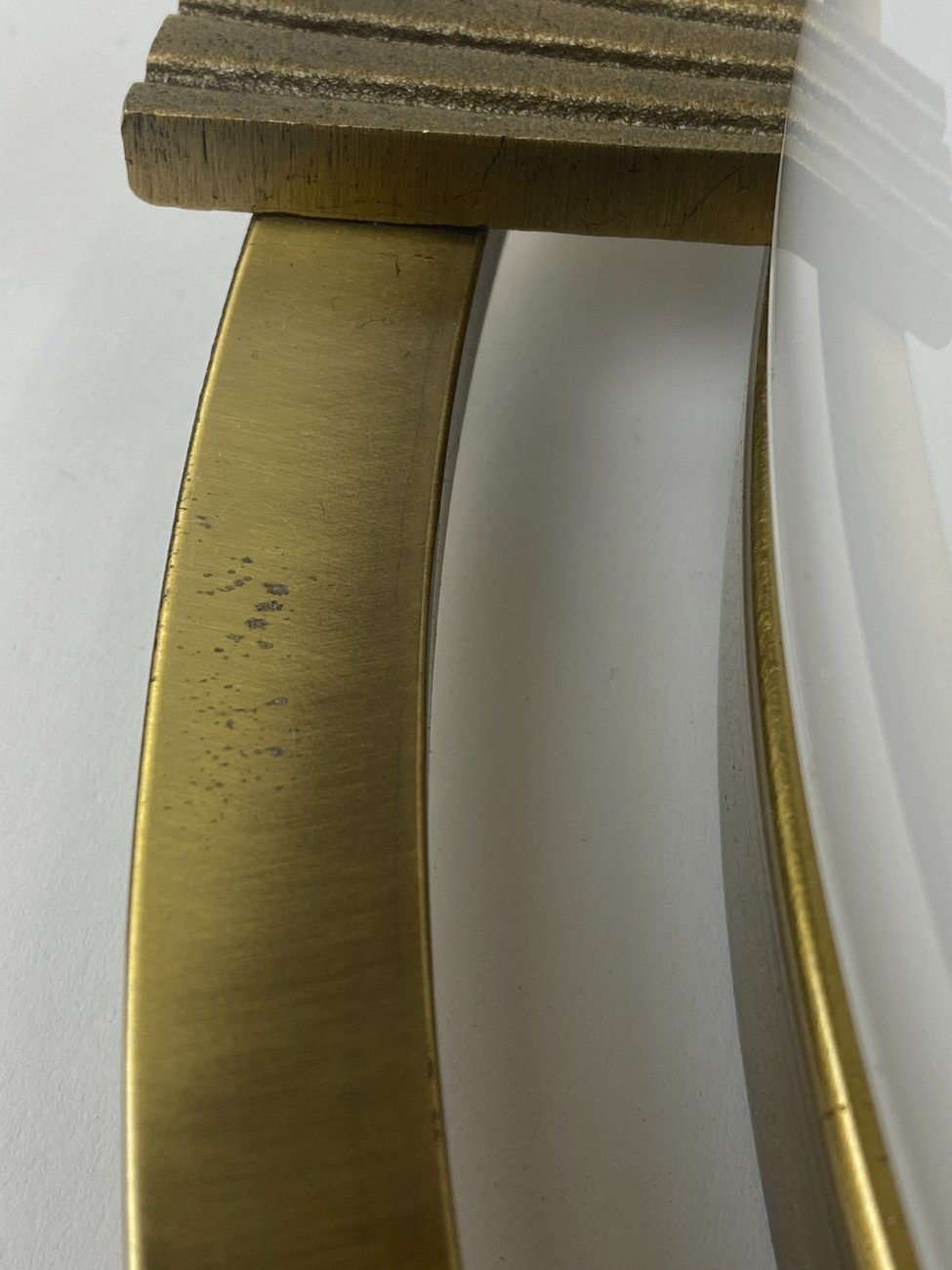 HB0043-pakabinami-sviestuvai-12 Žalvarinis kabinamas Fischer Leuchten šviestuvas stiklo gaubtu 54x54x24 cm