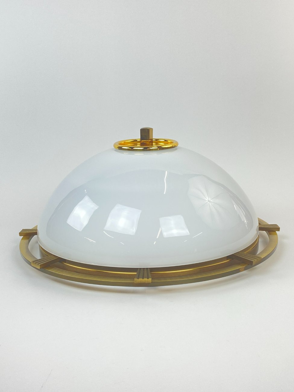 HB0043-pakabinami-sviestuvai-3 Žalvarinis kabinamas Fischer Leuchten šviestuvas stiklo gaubtu 54x54x24 cm