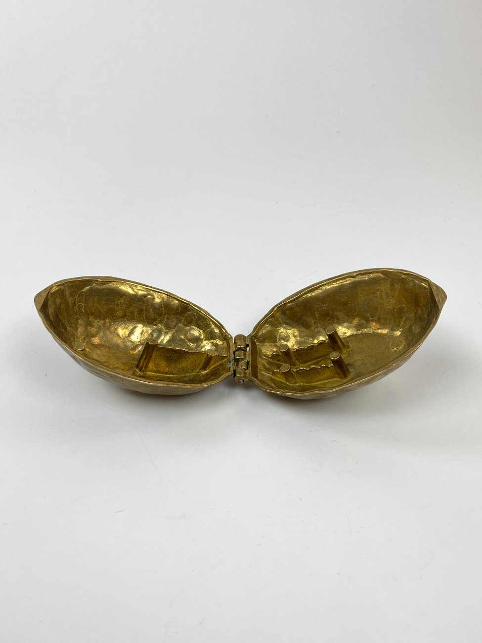 HB0045-irankiai-prietaisai-6 Žalvarinė riešutų gliaudyklė “Graikinis riešutas” 13x9x6,5 cm