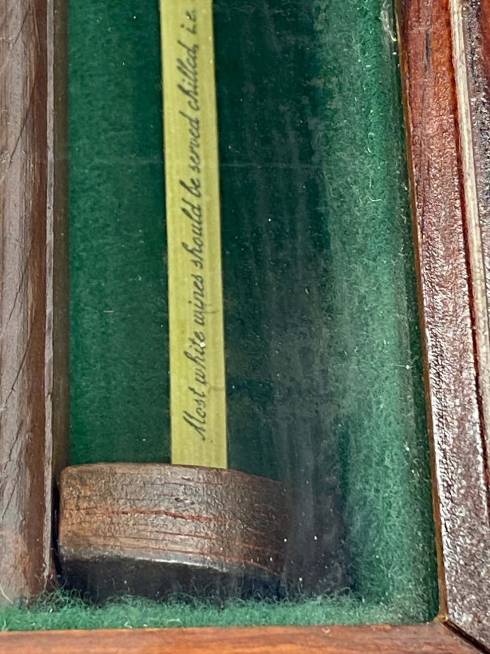 HB0054-kitos-tematikos-paveikslai-12 Paveiksliukas su miniatiūromis “Wines of the world” 9×52,5×34,5 cm