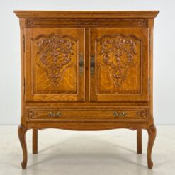 Ąžuolinė dviejų durų ir vieno stalčiaus komoda 45x107x119 cm