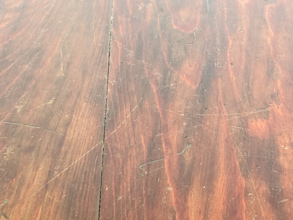 HL0229-stalai-12 Apvalus raudonmedžio valgomojo stalas drožinėtomis kojomis 98x100x72 cm