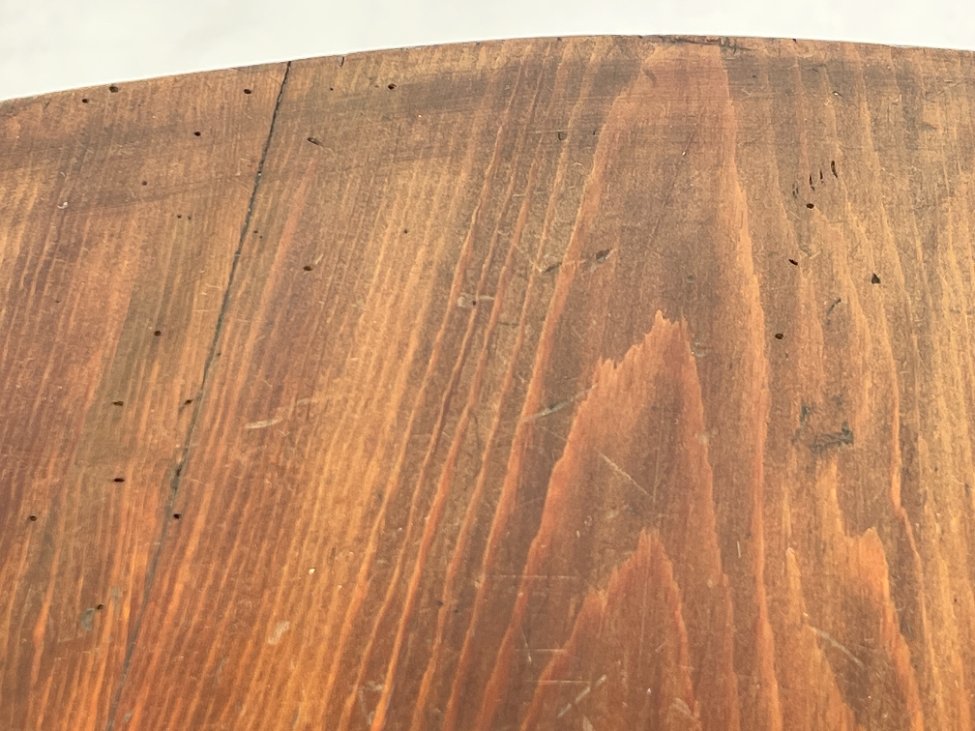 HL0229-stalai-13 Apvalus raudonmedžio valgomojo stalas drožinėtomis kojomis 98x100x72 cm