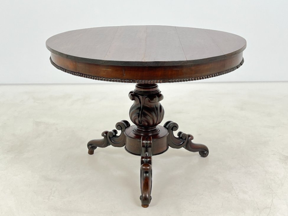 HL0229-stalai-2 Apvalus raudonmedžio valgomojo stalas drožinėtomis kojomis 98x100x72 cm