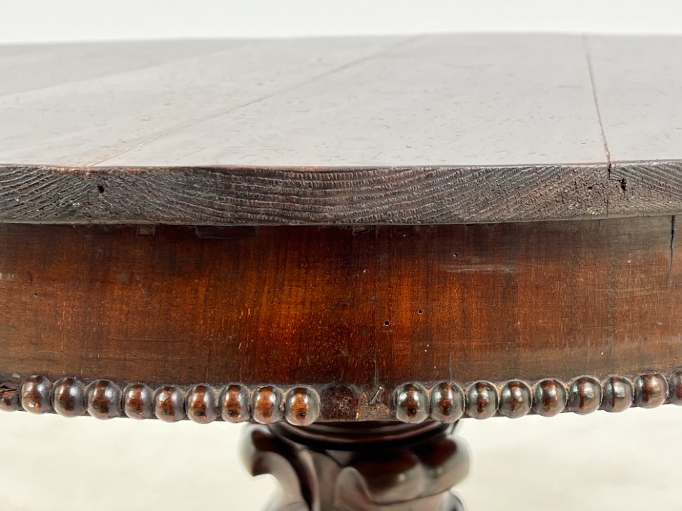 HL0229-stalai-4 Apvalus raudonmedžio valgomojo stalas drožinėtomis kojomis 98x100x72 cm