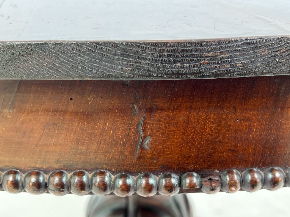 HL0229-stalai-8 Apvalus raudonmedžio valgomojo stalas drožinėtomis kojomis 98x100x72 cm