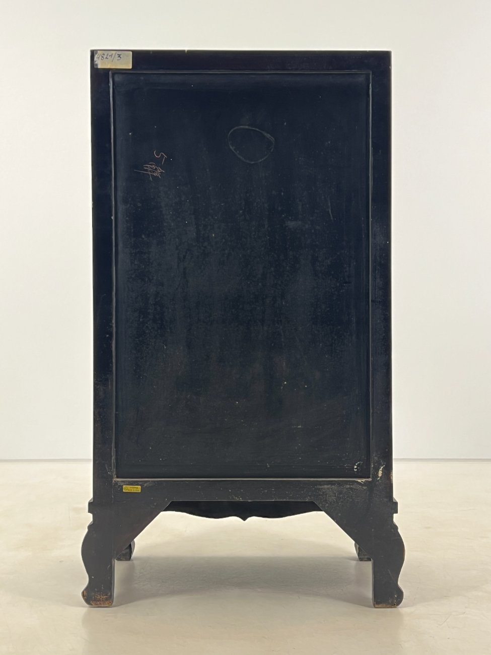 HL0246-komodos-14 Rytietiška komodėlė, inkrustuota perlamutru, su akmens apdaila 43x71x122 cm