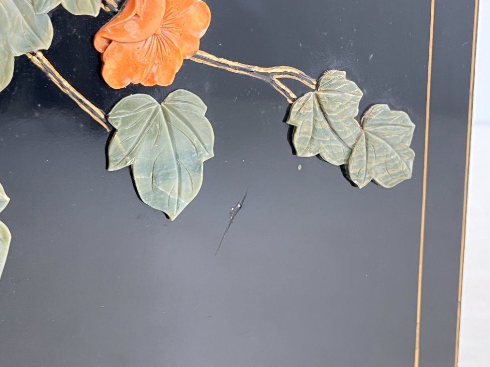 HL0246-komodos-20 Rytietiška komodėlė, inkrustuota perlamutru, su akmens apdaila 43x71x122 cm