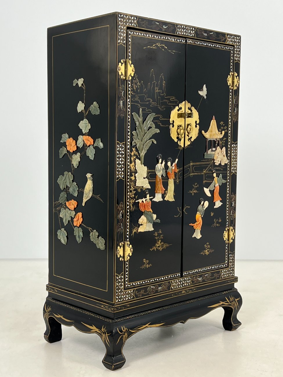 HL0246-komodos-3 Rytietiška komodėlė, inkrustuota perlamutru, su akmens apdaila 43x71x122 cm