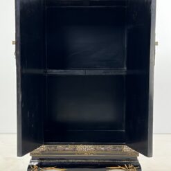 Rytietiška komodėlė, inkrustuota perlamutru, su akmens apdaila 43x71x122 cm