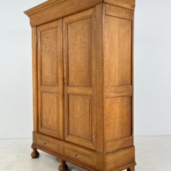 Ąžuolinė dviejų durų ir dviejų stalčių rūbų spinta 56x161x206 cm