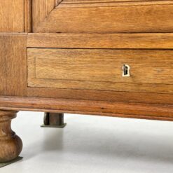 Ąžuolinė dviejų durų ir dviejų stalčių rūbų spinta 56x161x206 cm