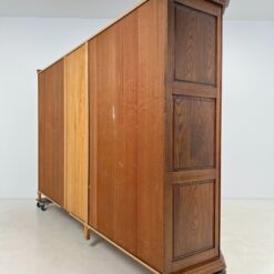 Ilga ąžuolinė penkių durų ir trijų stalčių spinta 60x295x187 cm