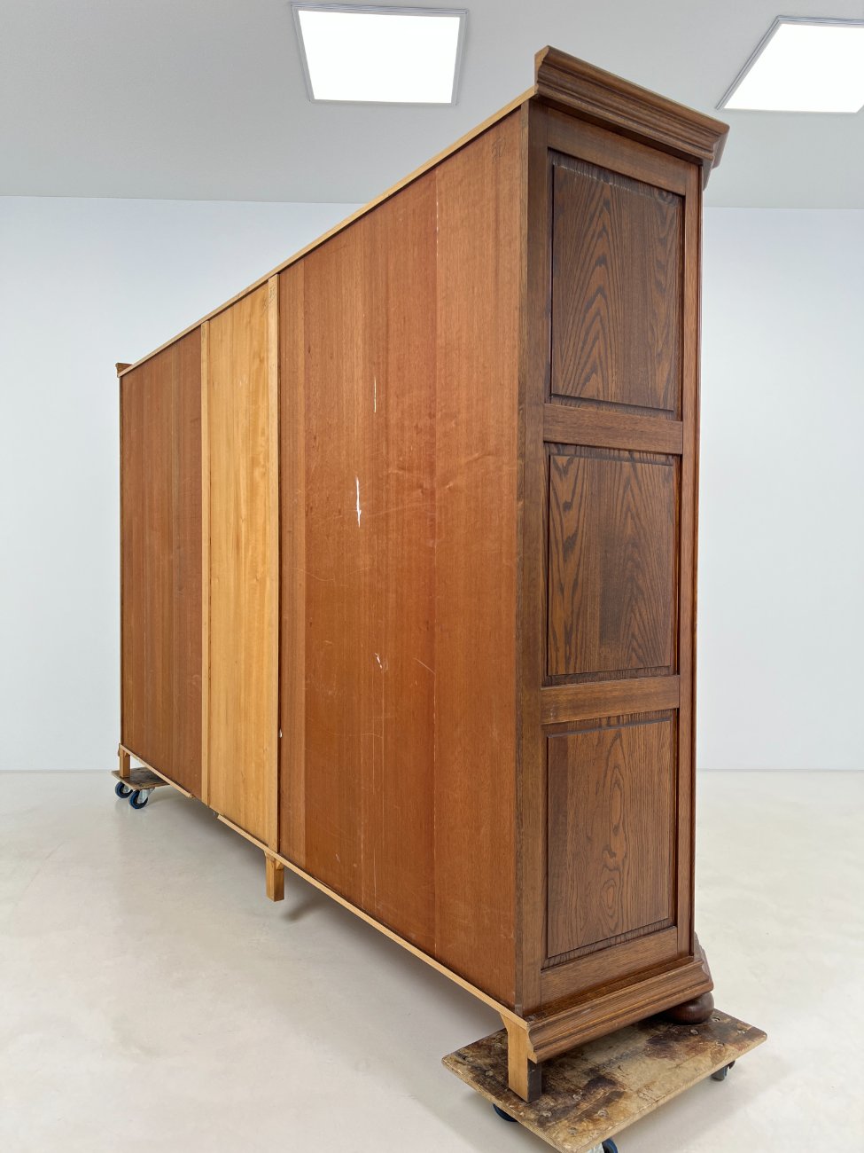 HL0267-spintos-11 Ilga ąžuolinė penkių durų ir trijų stalčių spinta 60x295x187 cm