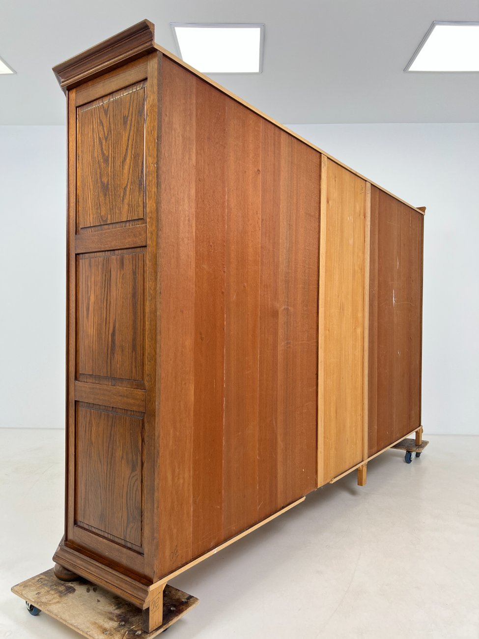 HL0267-spintos-12 Ilga ąžuolinė penkių durų ir trijų stalčių spinta 60x295x187 cm